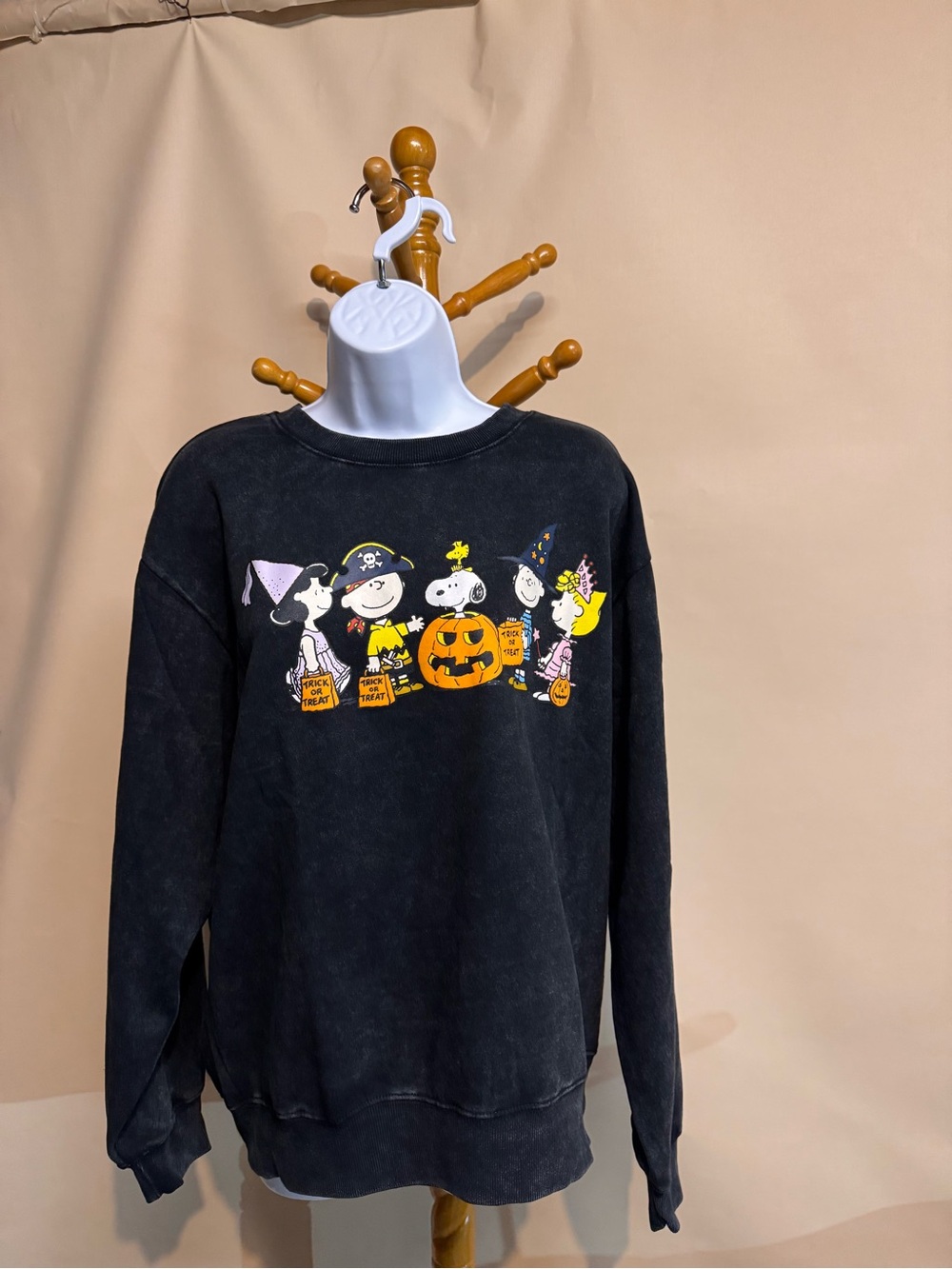 Peanuts Snoopy Stonewashed Black Halloween Crewneck Sweatshirt Size XL